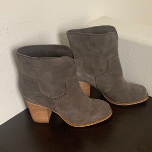 Splendid Taupe Suede Leather Ankle Boots.
